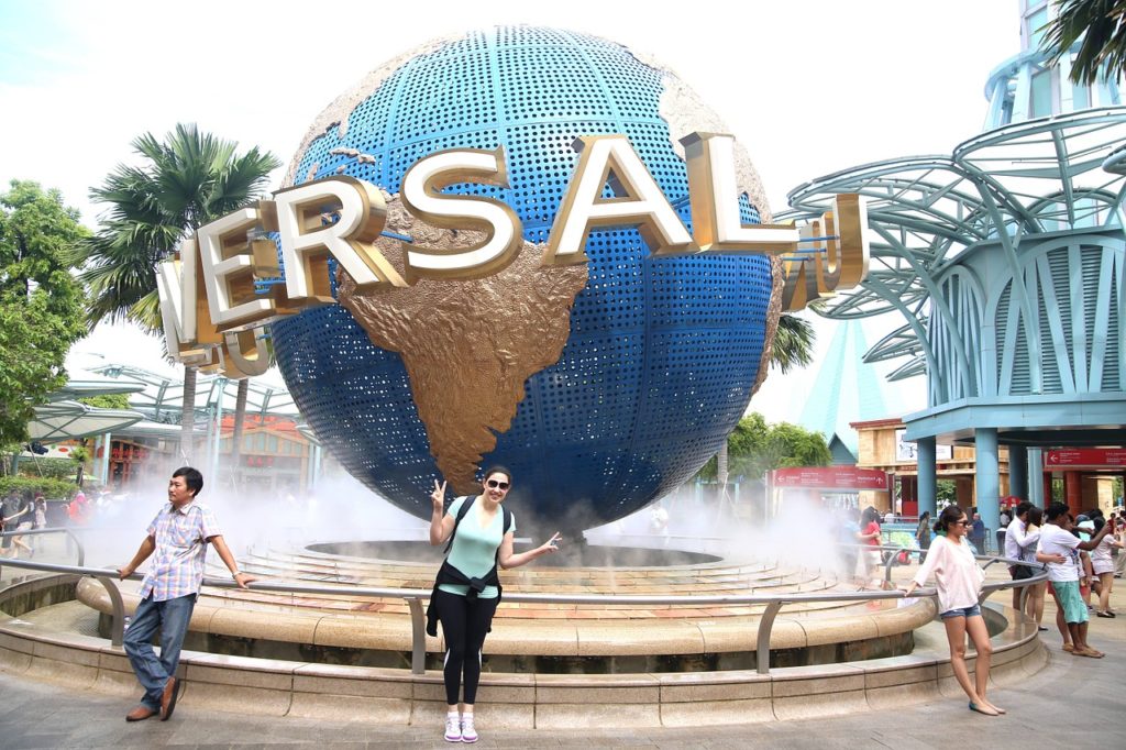 universal studios sign